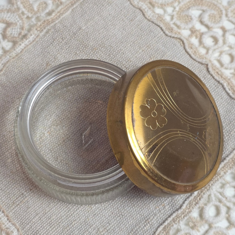Vintage Glass Vanity Jar Set 2pc Floral Etched Brass Lids Ribbed Clear Glass - Picture 10 of 10